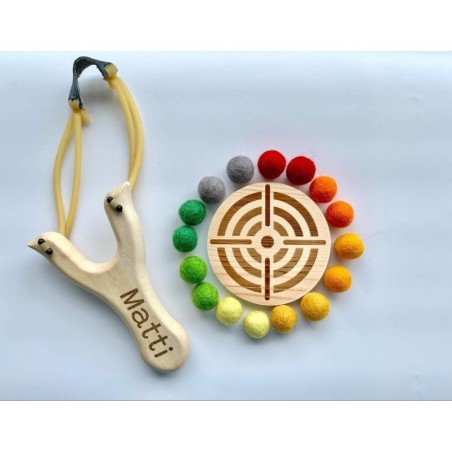 Custom Name Engraved Wooden Slingshot & Target - Eco-Friendly Toy with 16 Felt Balls, Indoor and Outdoor Entertainment, Wool Bal